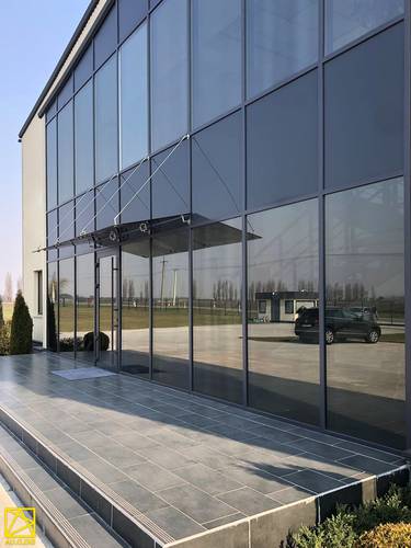 Фасад из алюминия и стекла Фасад из алюминия и стекла