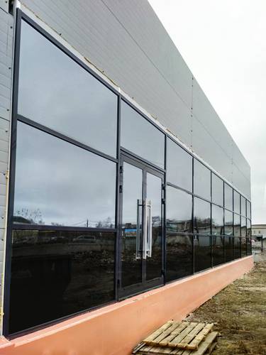 Фасад с дверью Фасад с дверью