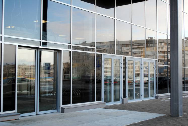 Фасад торгового центра Фасад торгового центра